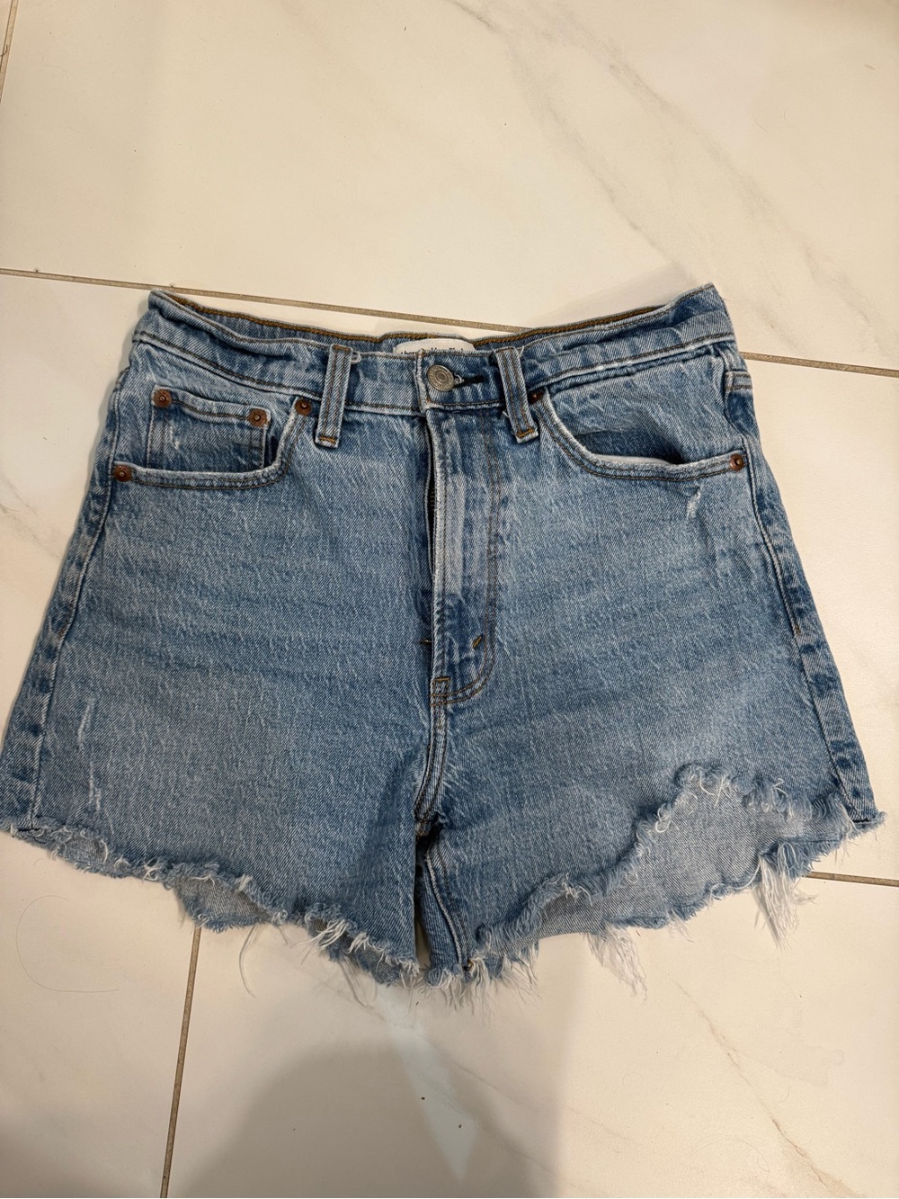Abercrombie & Fitch 4 Inch The Mom Shorts High Rise Size 26/2